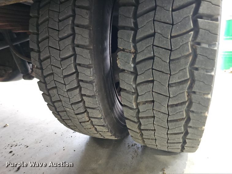 image for item DM8030 2014 Ford F550 Super Duty  tow truck