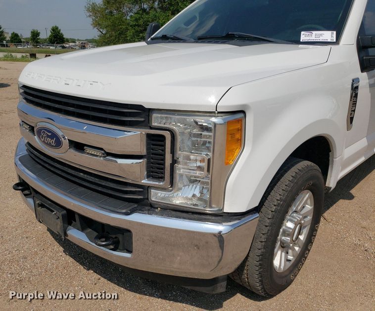 image for item DP7988 2017 Ford F250 Super Duty  Crew Cab pickup truck