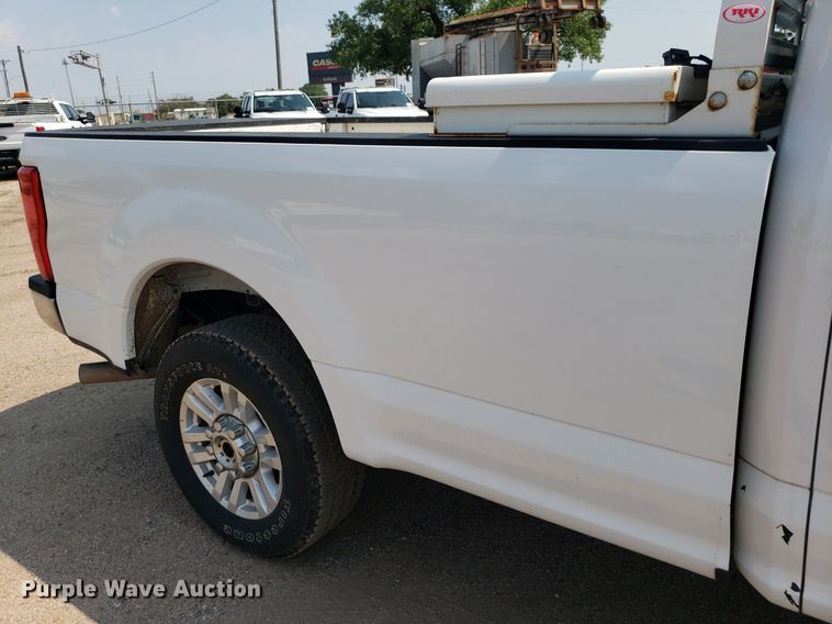 image for item DP7988 2017 Ford F250 Super Duty  Crew Cab pickup truck