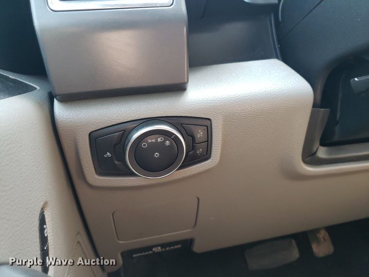 image for item DP7988 2017 Ford F250 Super Duty  Crew Cab pickup truck