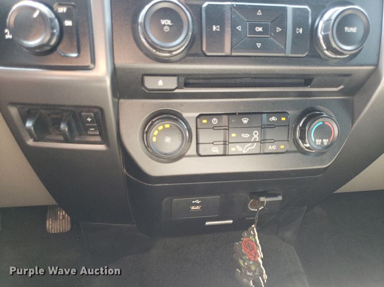 image for item DP7988 2017 Ford F250 Super Duty  Crew Cab pickup truck