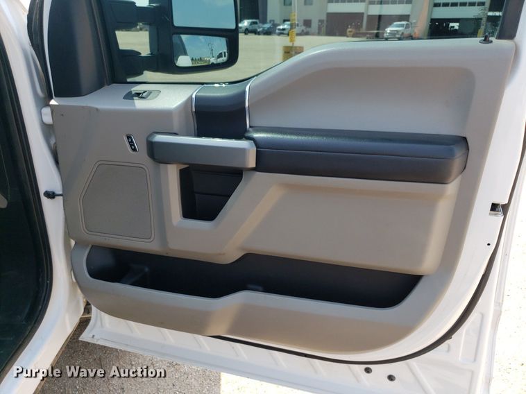 image for item DP7988 2017 Ford F250 Super Duty  Crew Cab pickup truck