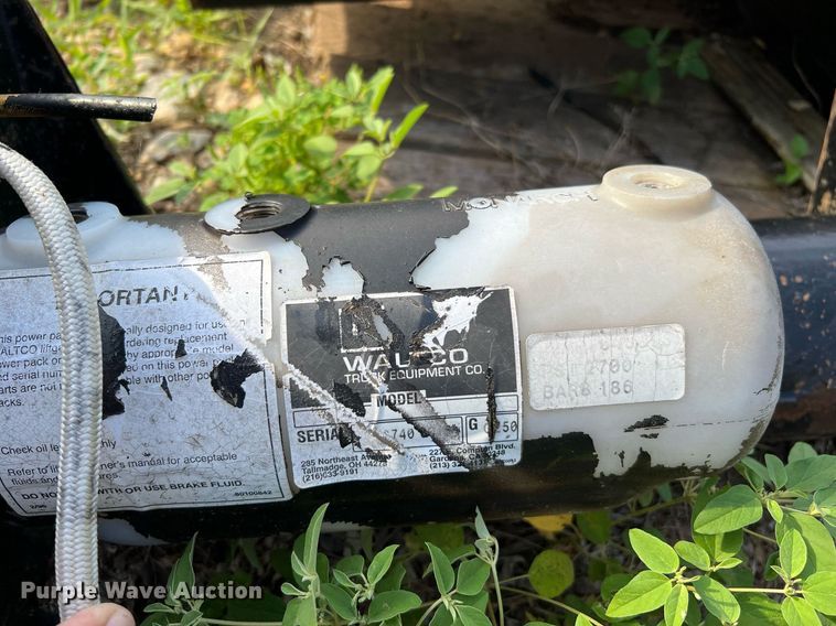 image for item DQ2093 Waltco  6' W end gate lift