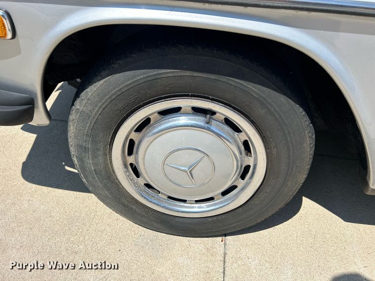 image for item DR4695 1974 Mercedes Benz 280C