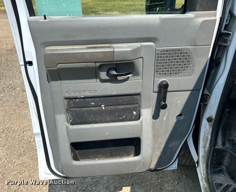 image for item DR4710 2009 Ford E150  van