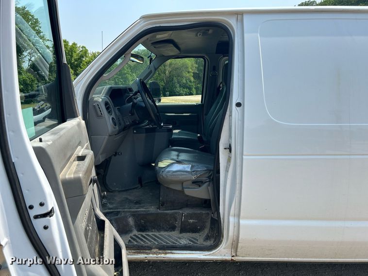 image for item DR4710 2009 Ford E150  van