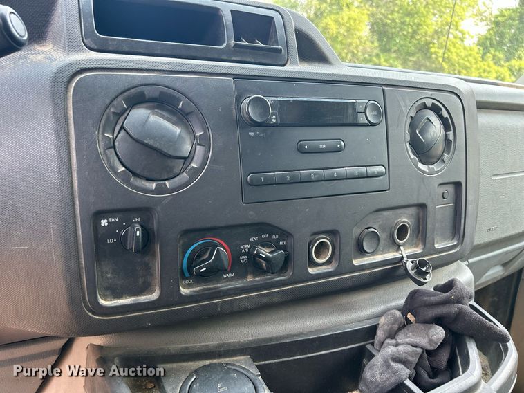 image for item DR4710 2009 Ford E150  van