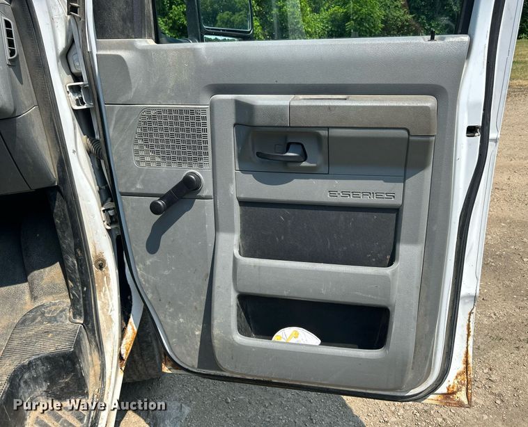 image for item DR4710 2009 Ford E150  van