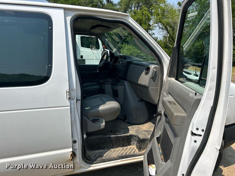 image for item DR4710 2009 Ford E150  van