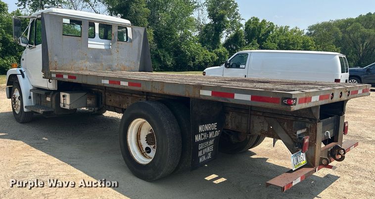 image for item DR4711 1997 Freightliner FL70  flatbed truck