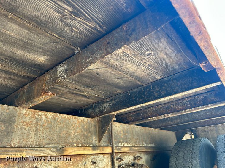 image for item DR4711 1997 Freightliner FL70  flatbed truck