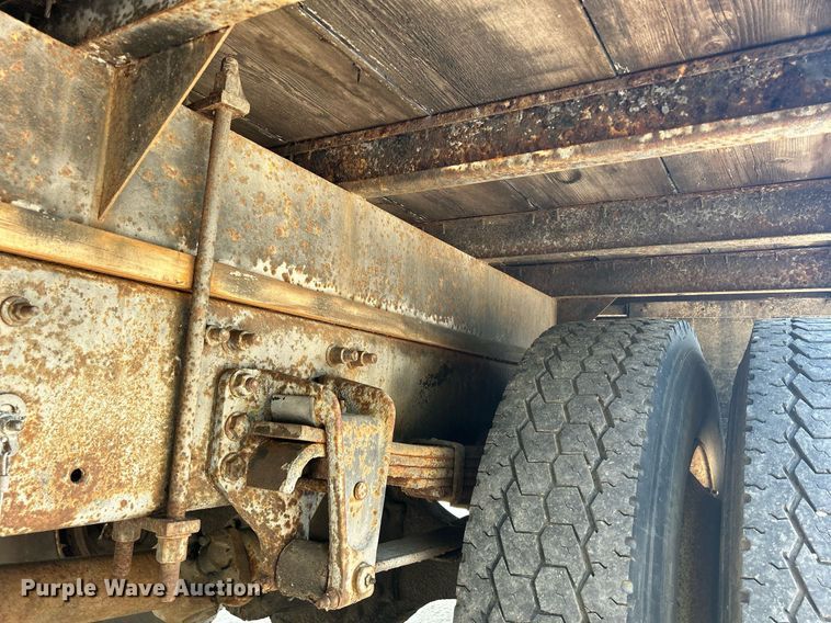 image for item DR4711 1997 Freightliner FL70  flatbed truck