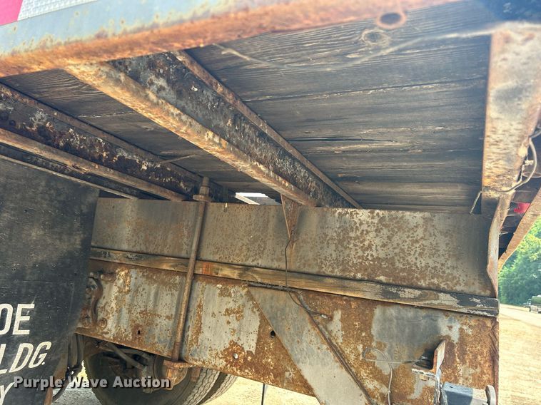 image for item DR4711 1997 Freightliner FL70  flatbed truck