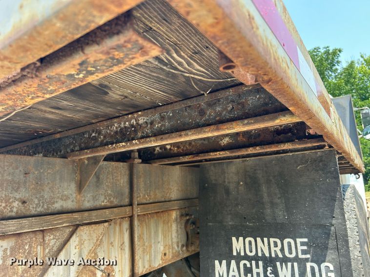 image for item DR4711 1997 Freightliner FL70  flatbed truck