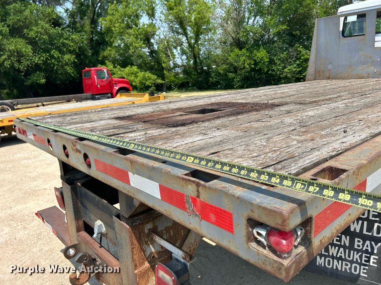 image for item DR4711 1997 Freightliner FL70  flatbed truck