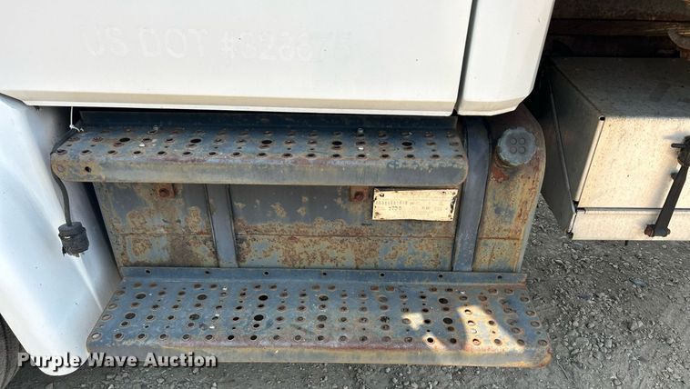 image for item DR4711 1997 Freightliner FL70  flatbed truck