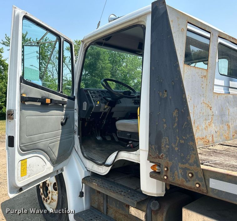 image for item DR4711 1997 Freightliner FL70  flatbed truck