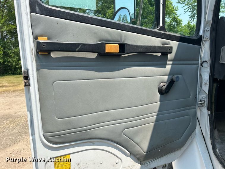 image for item DR4711 1997 Freightliner FL70  flatbed truck