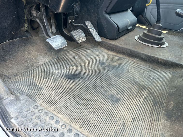 image for item DR4711 1997 Freightliner FL70  flatbed truck