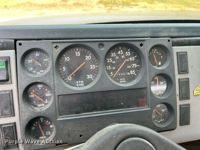 image for item DR4711 1997 Freightliner FL70  flatbed truck