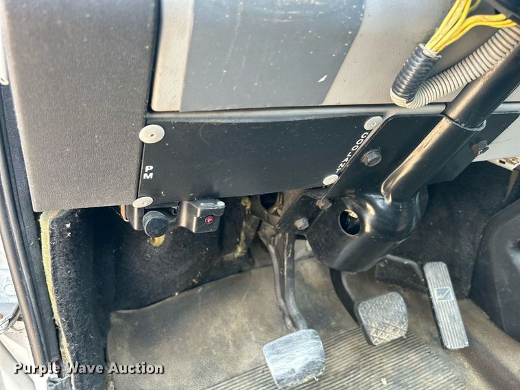 image for item DR4711 1997 Freightliner FL70  flatbed truck