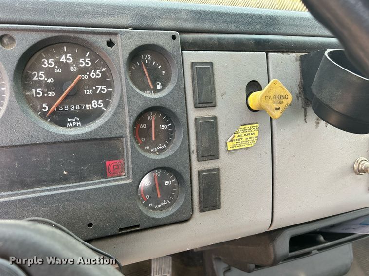 image for item DR4711 1997 Freightliner FL70  flatbed truck