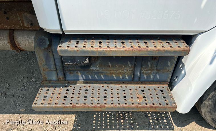 image for item DR4711 1997 Freightliner FL70  flatbed truck