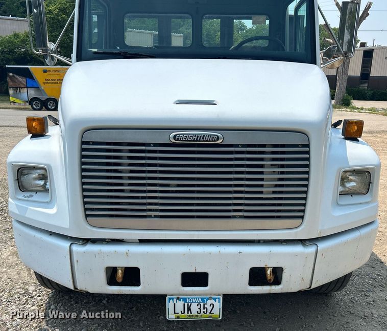 image for item DR4711 1997 Freightliner FL70  flatbed truck