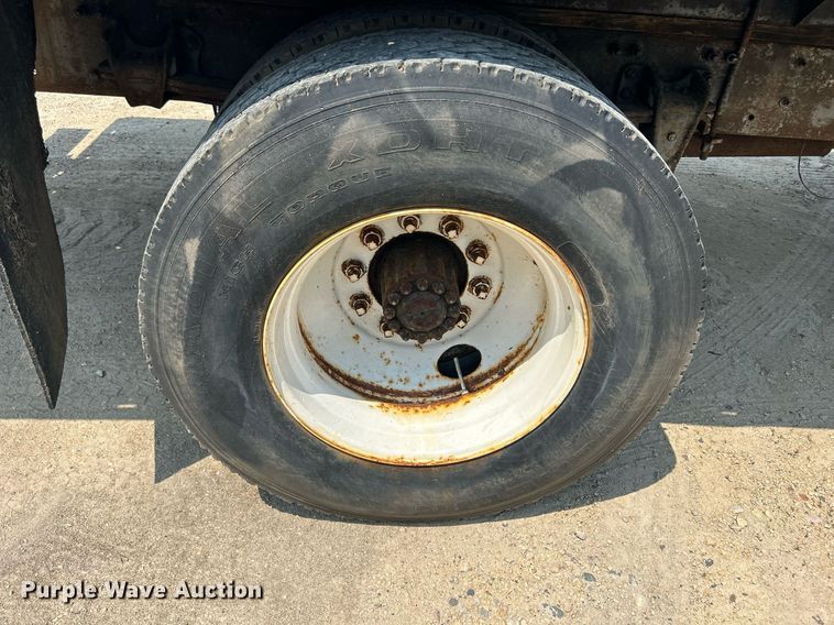 image for item DR4711 1997 Freightliner FL70  flatbed truck