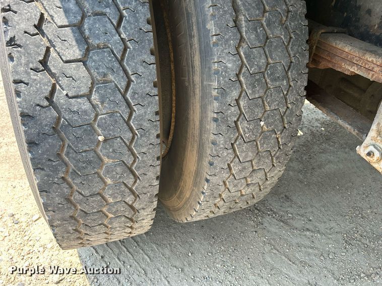 image for item DR4711 1997 Freightliner FL70  flatbed truck