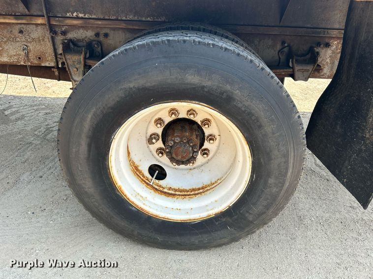 image for item DR4711 1997 Freightliner FL70  flatbed truck