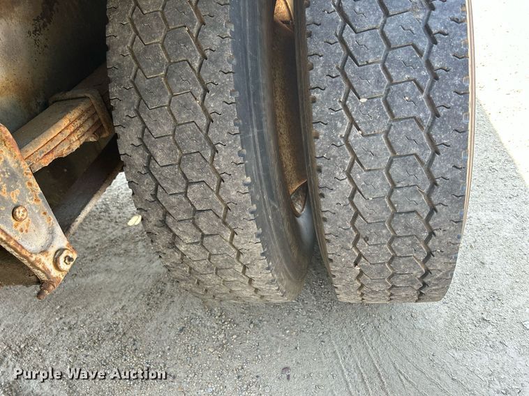 image for item DR4711 1997 Freightliner FL70  flatbed truck