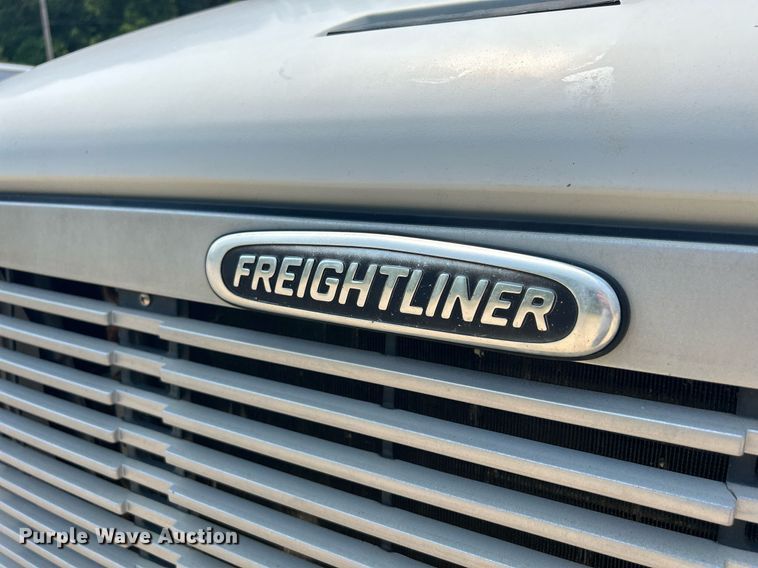 image for item DR4711 1997 Freightliner FL70  flatbed truck