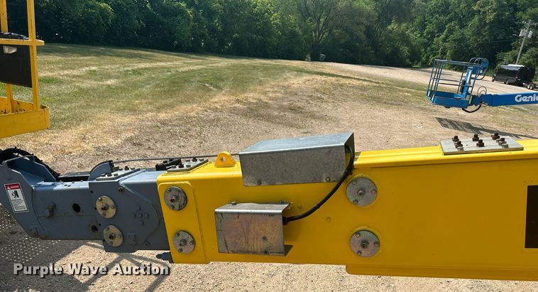 image for item DR4714 2007 Haulotte HB62  boom lift