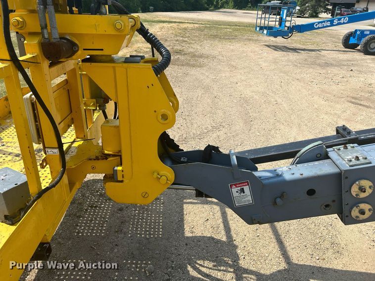 image for item DR4714 2007 Haulotte HB62  boom lift
