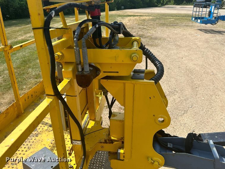 image for item DR4714 2007 Haulotte HB62  boom lift