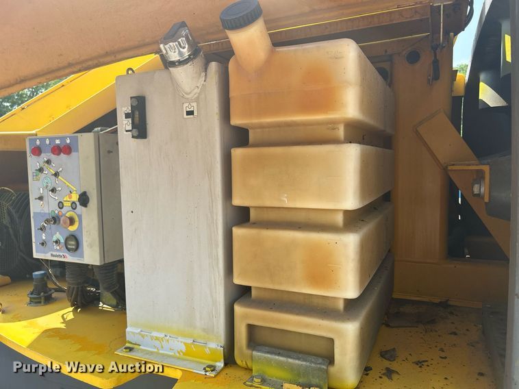 image for item DR4714 2007 Haulotte HB62  boom lift