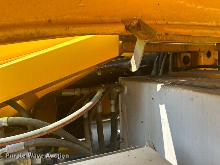 image for item DR4714 2007 Haulotte HB62  boom lift