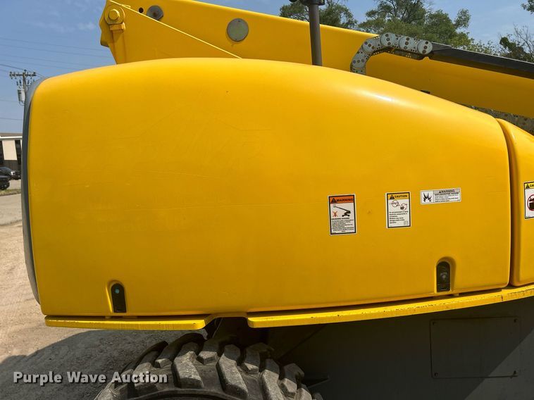 image for item DR4714 2007 Haulotte HB62  boom lift