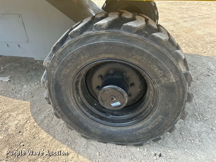 image for item DR4714 2007 Haulotte HB62  boom lift