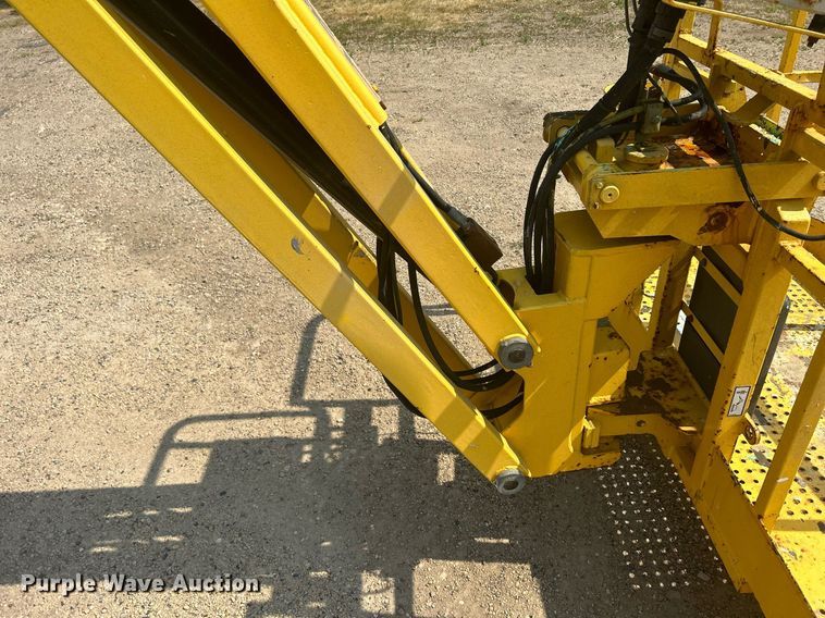 image for item DR4715 2002 Haulotte HA46JRT  boom lift