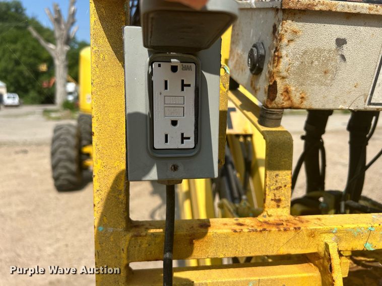 image for item DR4715 2002 Haulotte HA46JRT  boom lift