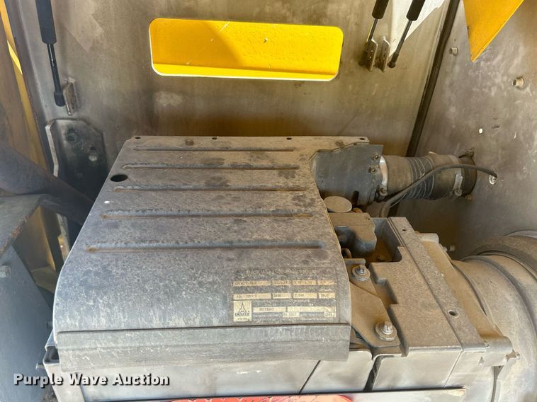 image for item DR4715 2002 Haulotte HA46JRT  boom lift