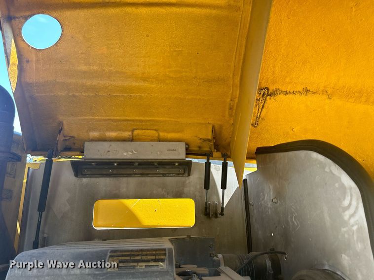 image for item DR4715 2002 Haulotte HA46JRT  boom lift