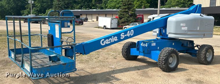 image for item DR4716 2000 Genie S-40  boom lift