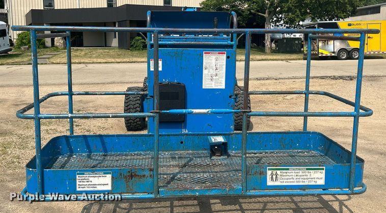 image for item DR4716 2000 Genie S-40  boom lift