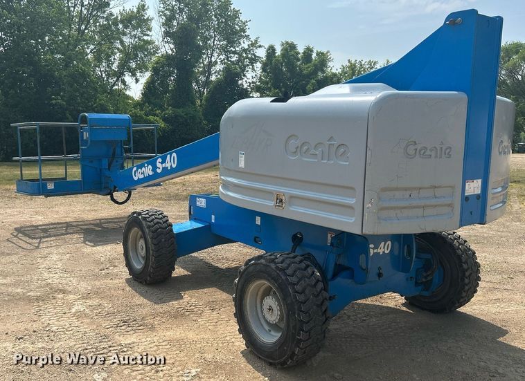 image for item DR4716 2000 Genie S-40  boom lift