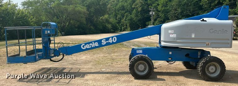 image for item DR4716 2000 Genie S-40  boom lift