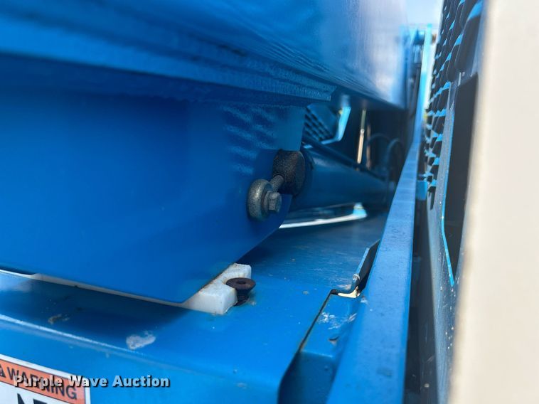 image for item DR4716 2000 Genie S-40  boom lift