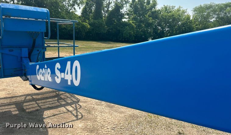 image for item DR4716 2000 Genie S-40  boom lift